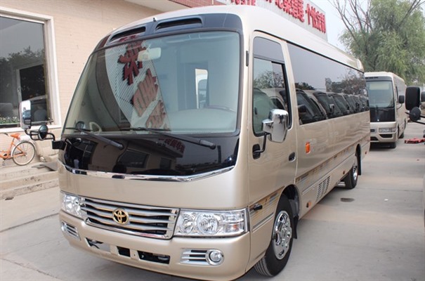 北京19座中巴车出租多少钱一天?1300元左右 北京19座中巴车出租多少钱一天?1300元左右