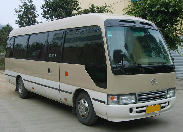 北京租车20座中巴带司机一天多少钱?1300元左右 北京租车20座中巴带司机一天多少钱?1300元左右