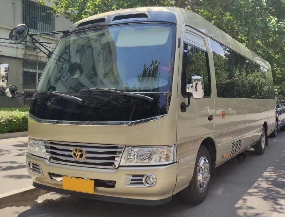 在北京租一辆考斯特中巴车19座多少钱一天? 在北京租一辆考斯特中巴车19座多少钱一天?