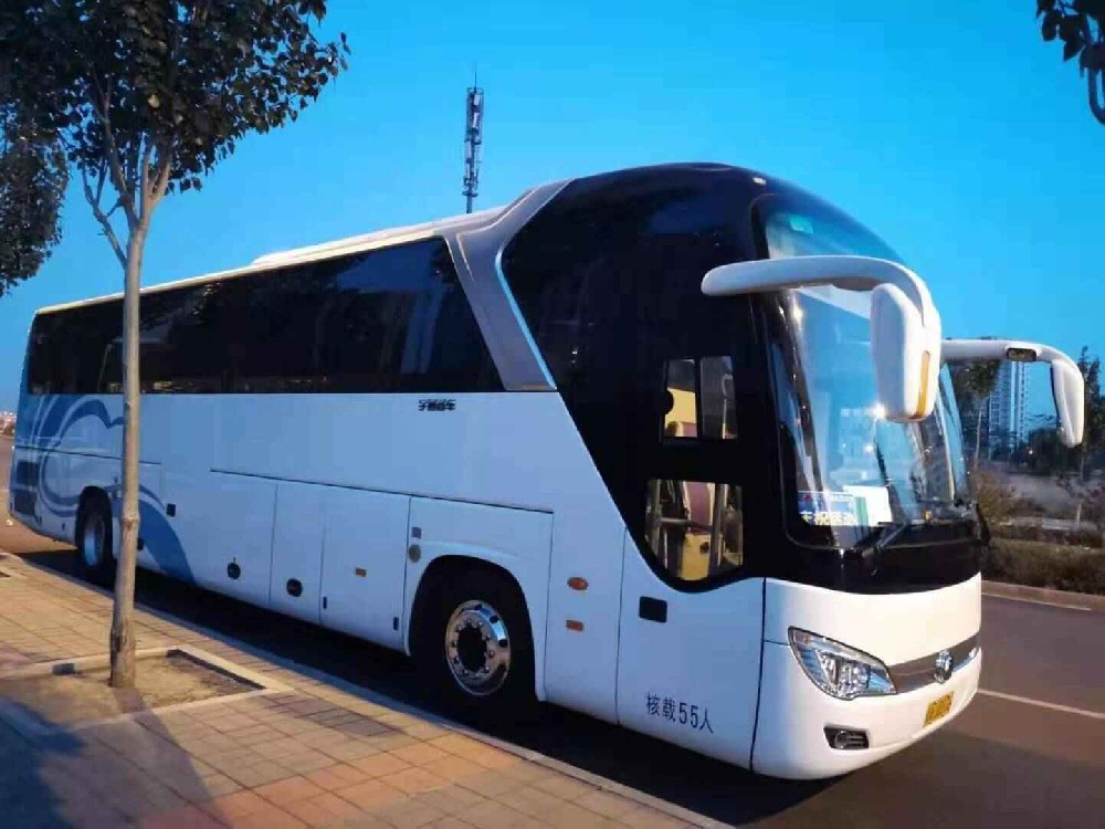 50座大巴一天包车多少钱 50座大巴一天包车多少钱